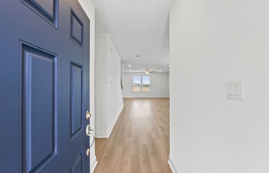 Spacious, unfurnished interior of a new home in Patterson Ranch, Georgetown (Image 25).