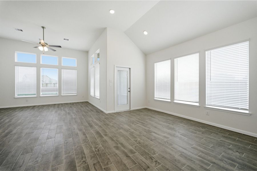 Spacious, unfurnished interior of a new home in Canterra Creek, Rosharon (Image 17). Spacious, unfurnished interior of a new home in Canterra Creek, Rosharon (Image 17).
