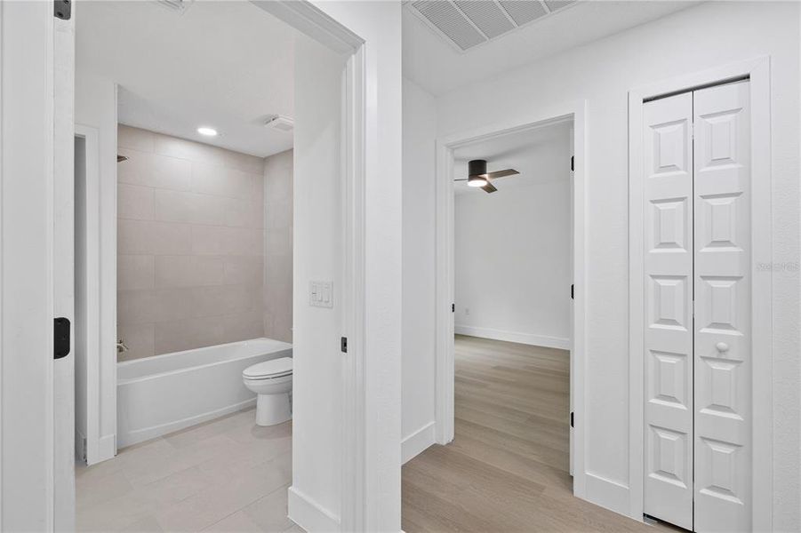 Spacious, unfurnished interior of a new home in , Dunnellon (Image 39).