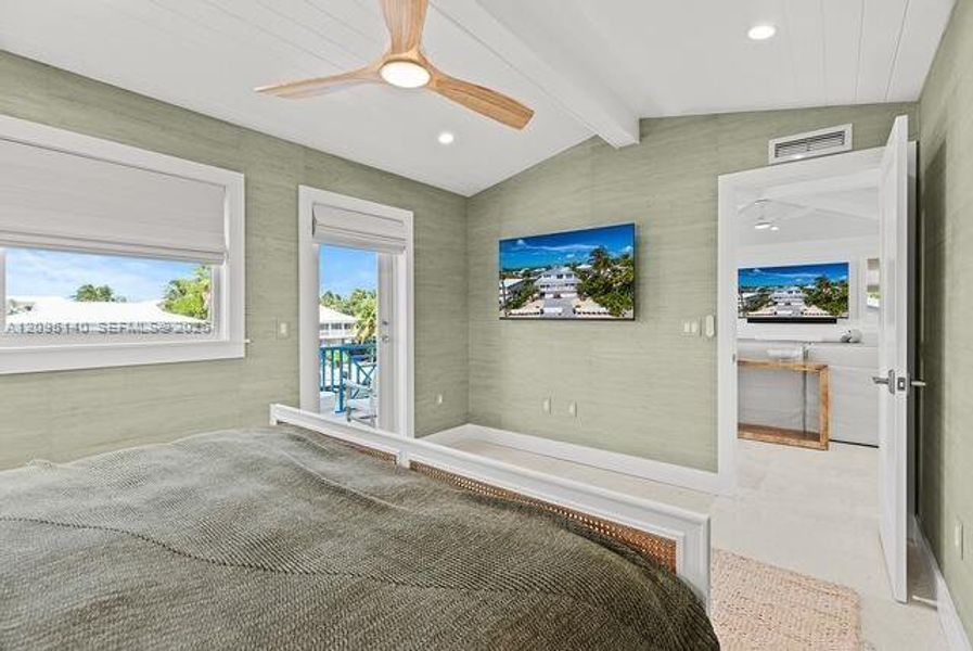 Spacious, unfurnished interior of a new home in , Islamorada, Village of Islands (Image 23).