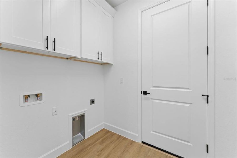 Spacious, unfurnished interior of a new home in , North Port (Image 38).