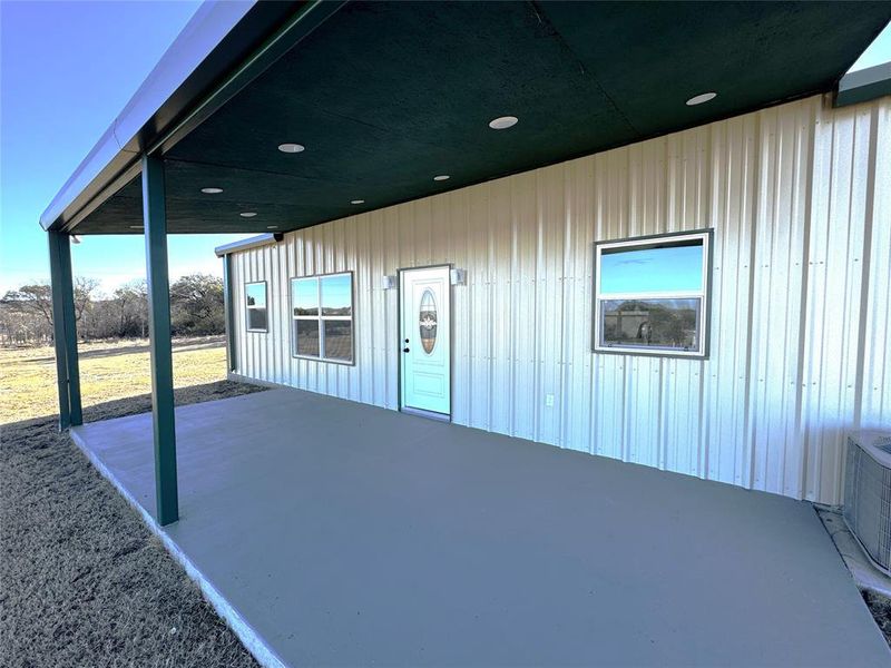 Exterior details and patio area of a home in , Granbury (Image 16).