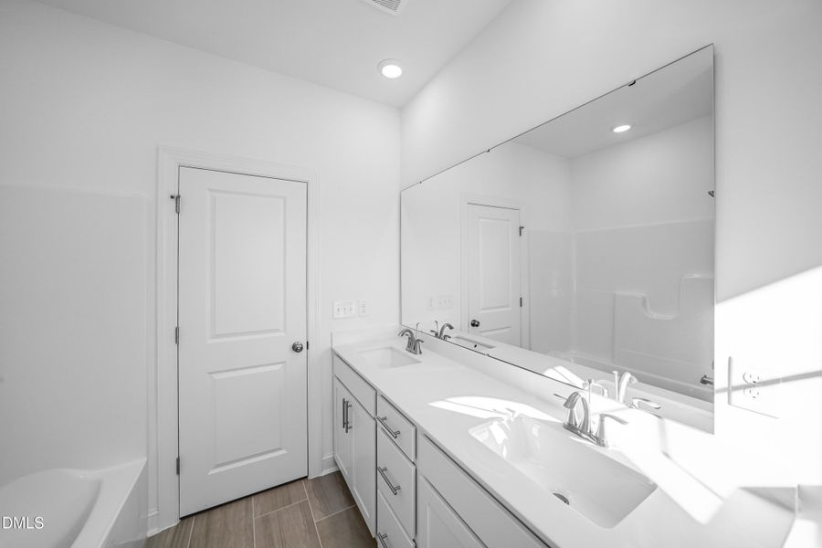 SUN_Stoneriver_Pic_EastmanIII_Bath2_1of1