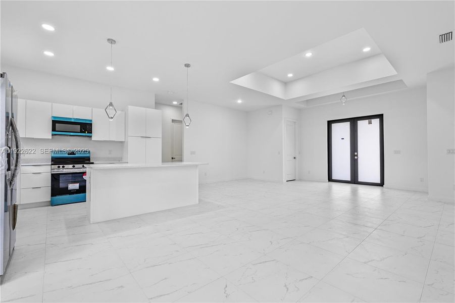 Spacious, unfurnished interior of a new home in , Lehigh Acres (Image 20).