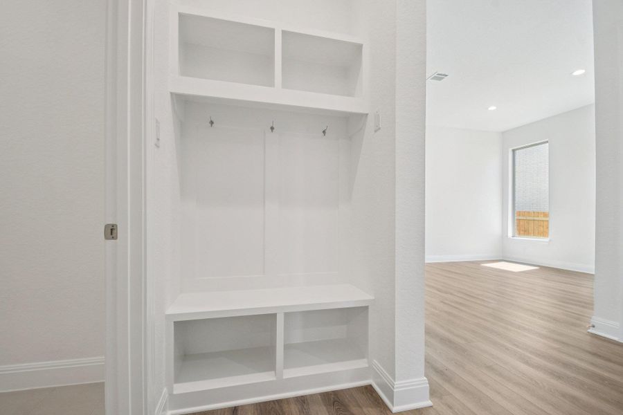 Spacious, unfurnished interior of a new home in 6 Creeks, Kyle (Image 19).