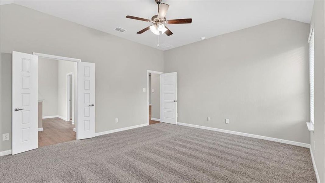 Spacious, unfurnished interior of a new home in Eden Ranch, Arlington (Image 20).