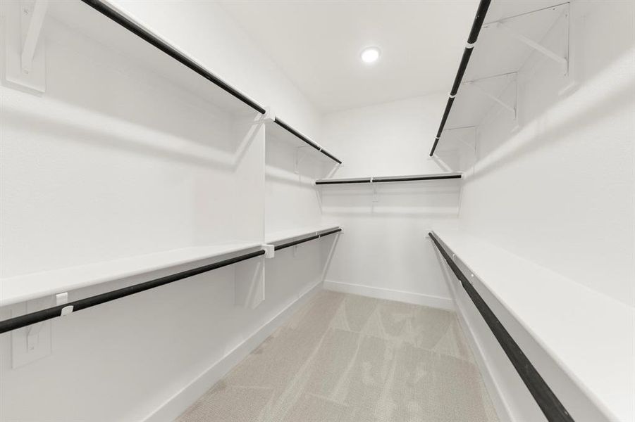 20. 2507 Rolling - Closet