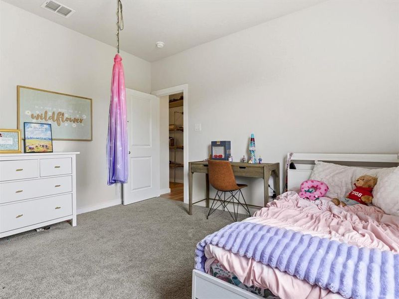 Additional bedroom ideal for guests, family, or flexible use.