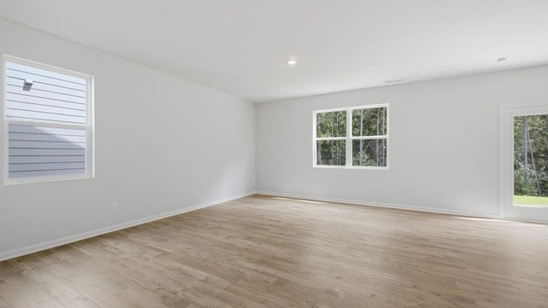 Spacious, unfurnished interior of a new home in Oaks at Cedar Grove, Fairburn (Image 21).