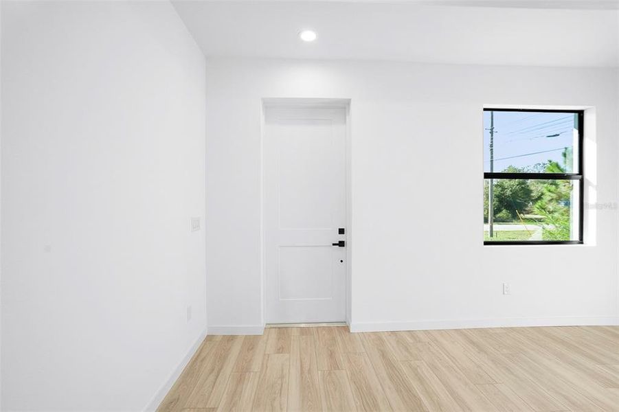 Spacious, unfurnished interior of a new home in , North Port (Image 23).