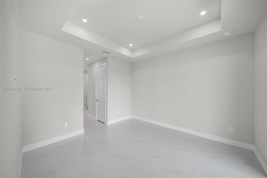 Spacious, unfurnished interior of a new home in , Lehigh Acres (Image 30).