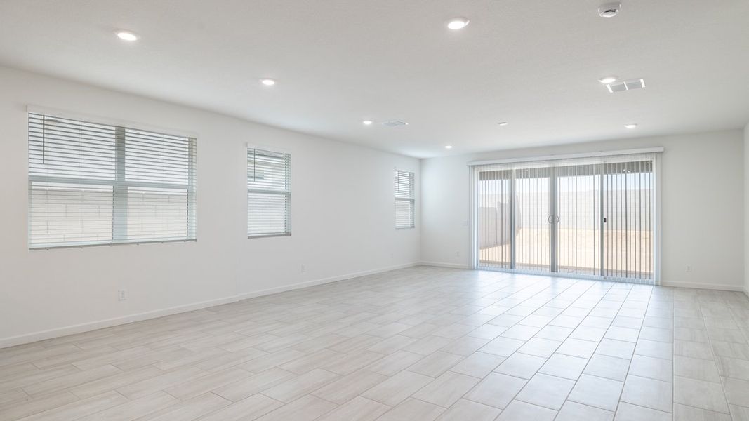 Spacious, unfurnished interior of a new home in Zanjero Pass, Waddell (Image 15).