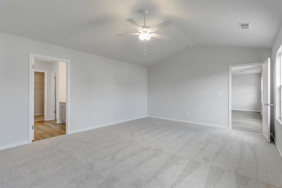 Spacious, unfurnished interior of a new home in Winston Point, Gilbert (Image 25).