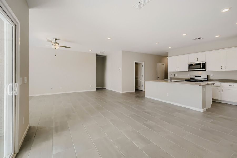 1,593sf New Home in Maricopa, AZ.  - Slide 9