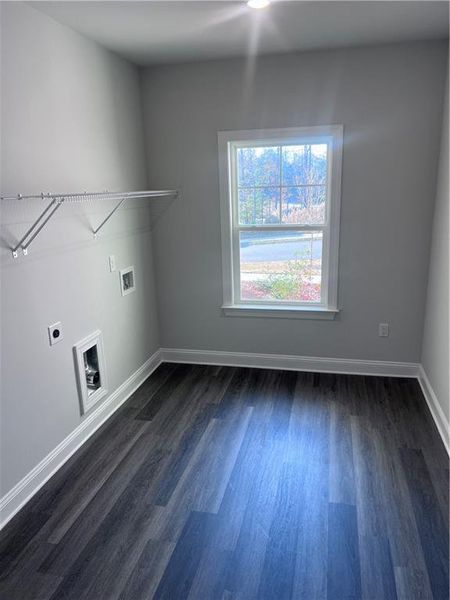 Spacious, unfurnished interior of a new home in Mirror Lake at South Harbour, Villa Rica (Image 13).