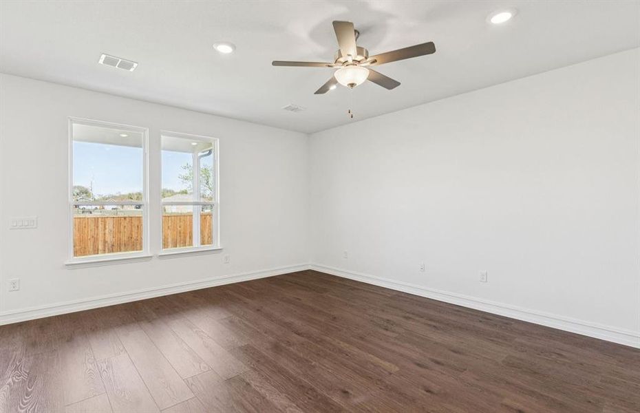 Bright and inviting gathering room perfect for entertaining Bright and inviting gathering room perfect for entertaining