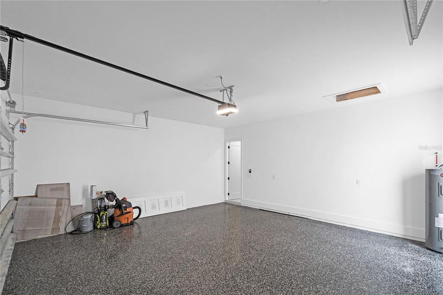 Spacious, unfurnished interior of a new home in , Cape Coral (Image 65).