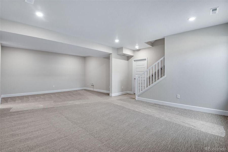 Spacious, unfurnished interior of a new home in Ensemble at The Aurora Highlands, Aurora (Image 31).