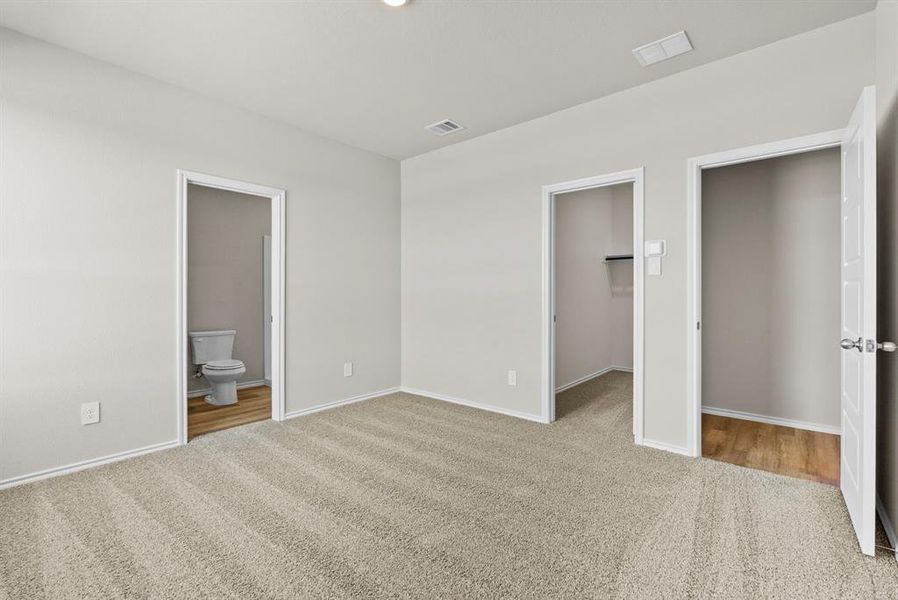 Spacious, unfurnished interior of a new home in Orchard Village, Fort Worth (Image 16).