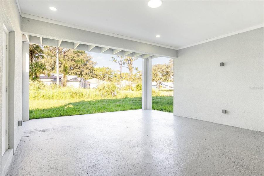 Spacious, unfurnished interior of a new home in , Palm Bay (Image 14).