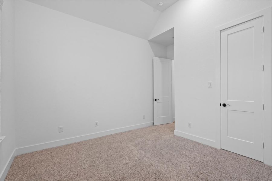 Spacious, unfurnished interior of a new home in Brookewater, Rosenberg (Image 9).