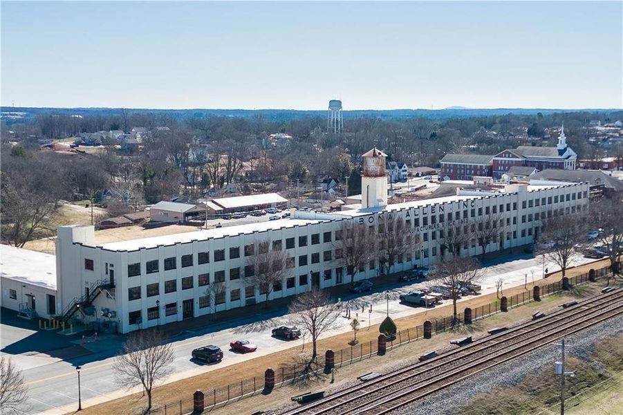 Condo located in Buford, GA showcasing its design and architecture (Image 7).