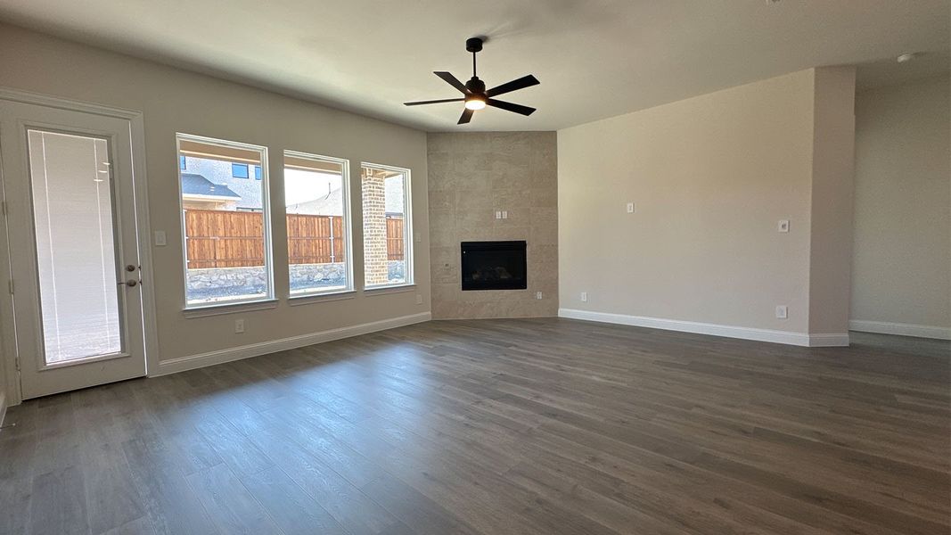 Spacious, unfurnished interior of a new home in Peachtree Meadows, Rockwall (Image 16).