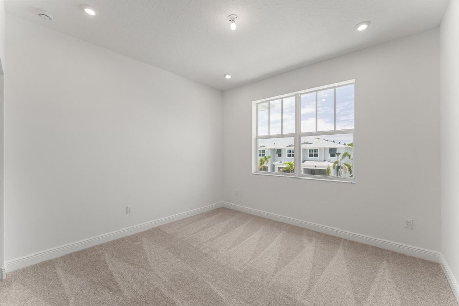 Spacious, unfurnished interior of a new home in Avila, Jensen Beach (Image 9).