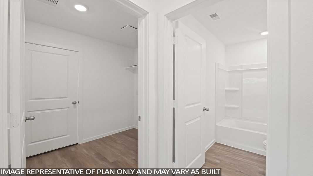 Representative unfurnished interior of a home built from the Plan by D.R. Horton in Lexington Heights, Willis (Image 25).