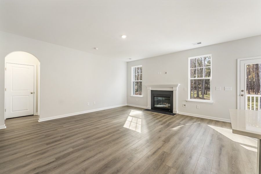 Spacious, unfurnished interior of a new home in Landing at Pine Lake, Anderson (Image 20).