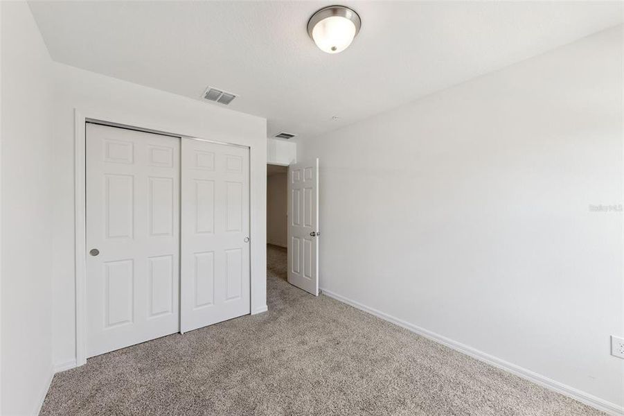 Spacious, unfurnished interior of a new home in , Orlando (Image 24).