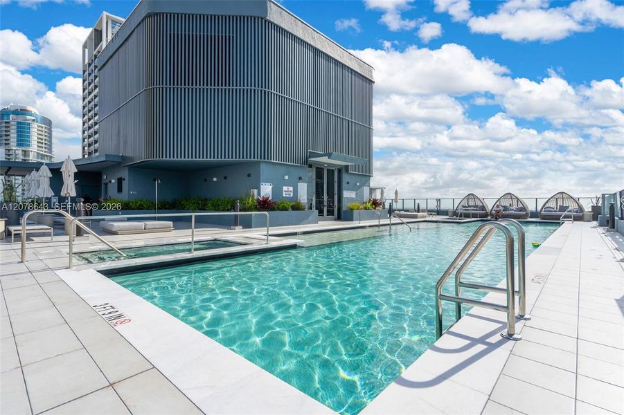 Condo located in Miami, FL showcasing its design and architecture (Image 37).