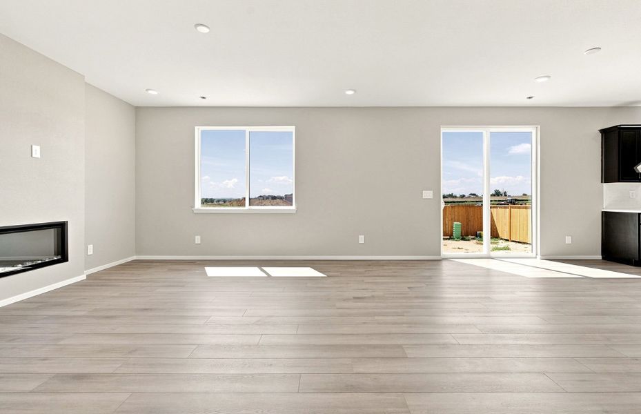 Spacious, unfurnished interior of a new home in Murata Farms, Fort Lupton (Image 27).