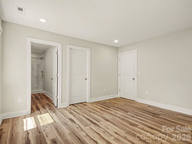 Spacious, unfurnished interior of a new home in , Gastonia (Image 27).