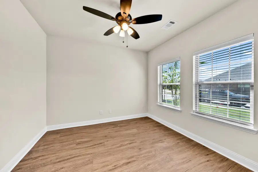 Spacious, unfurnished interior of a new home in Summerwood, Red Oak (Image 19).