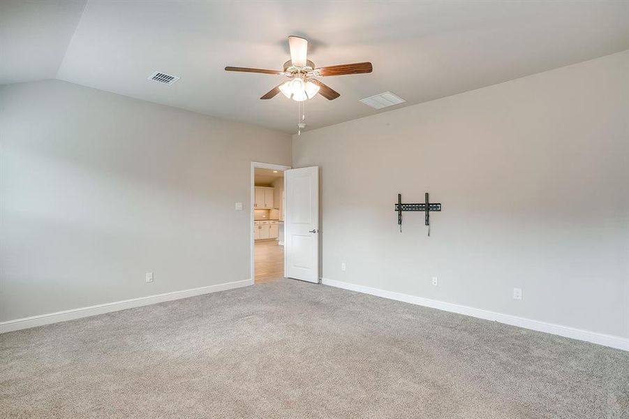 Spacious, unfurnished interior of a new home in , Burleson (Image 18).