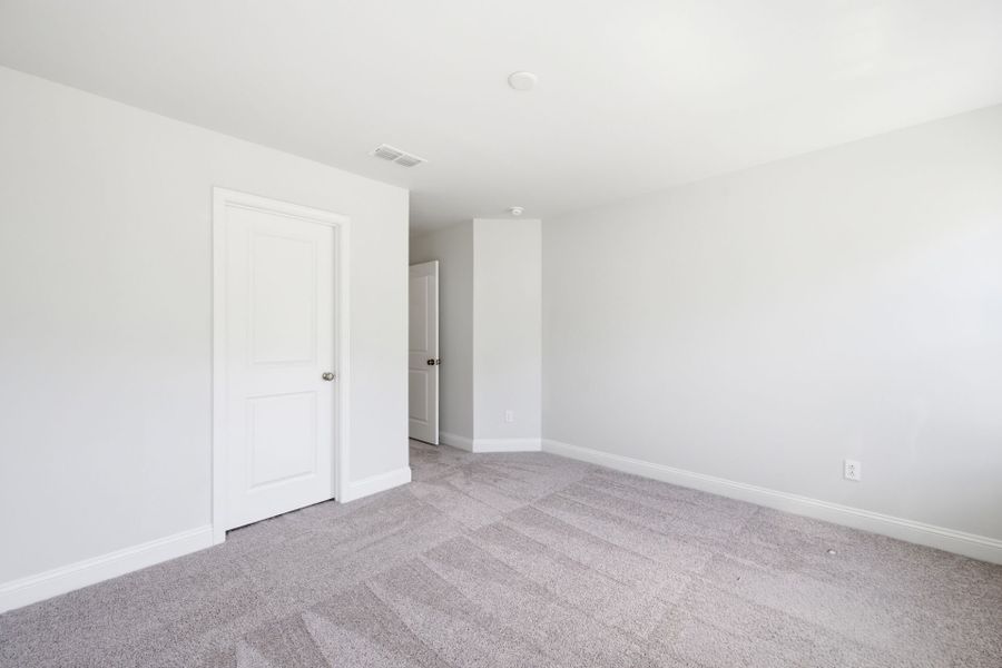 Spacious, unfurnished interior of a new home in Carriage Estates, Lexington (Image 38).