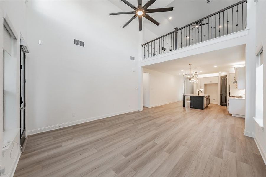 Spacious, unfurnished interior of a new home in Pecan Square, Northlake (Image 24).