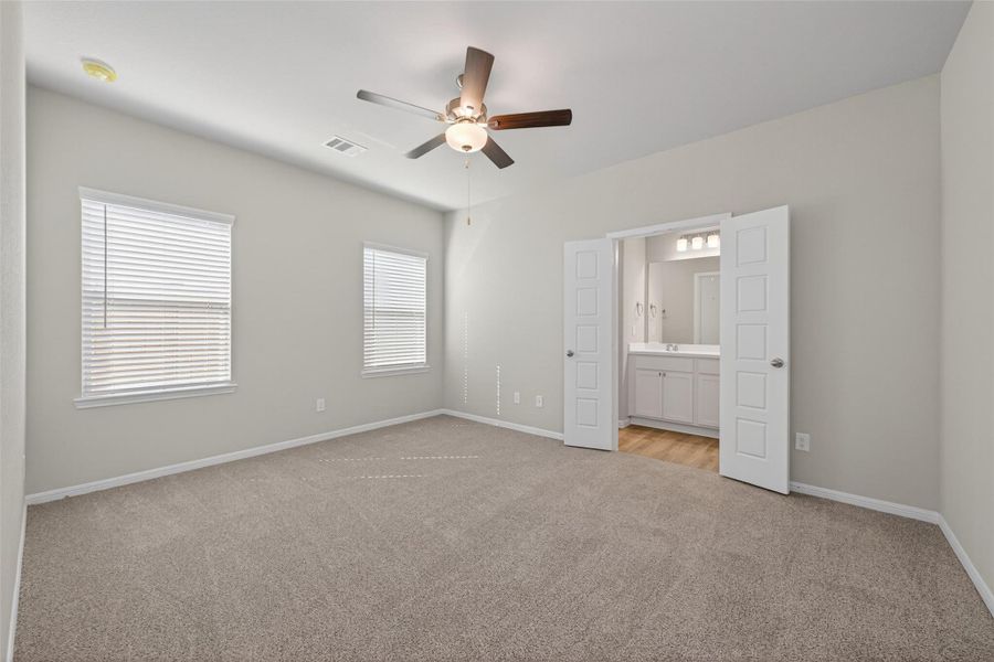 Spacious, unfurnished interior of a new home in Woodland Lakes, Houston (Image 31).