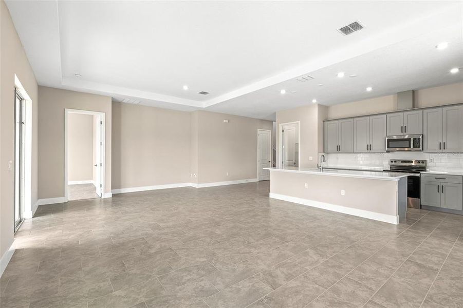 Spacious, unfurnished interior of a new home in Gray Hawk at Hole Two, Daytona Beach (Image 53). Spacious, unfurnished interior of a new home in Gray Hawk at Hole Two, Daytona Beach (Image 53).