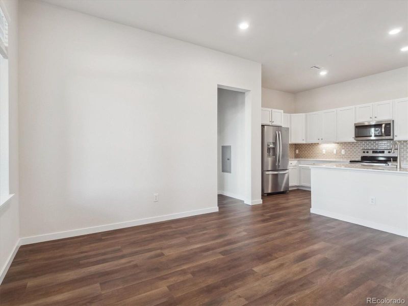 Spacious, unfurnished interior of a new home in Condo Collection at Grand Vue at Interlocken, Broomfield (Image 9).