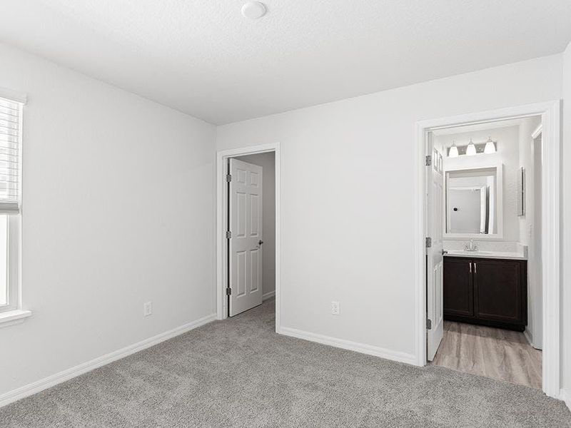 Secondary bedrooms share a Jack-and-Jill bath - Capri bungalow by Highland Homes