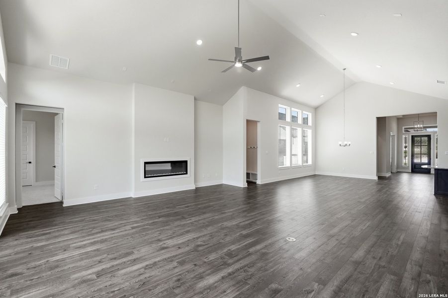 Spacious, unfurnished interior of a new home in , Castroville (Image 24).