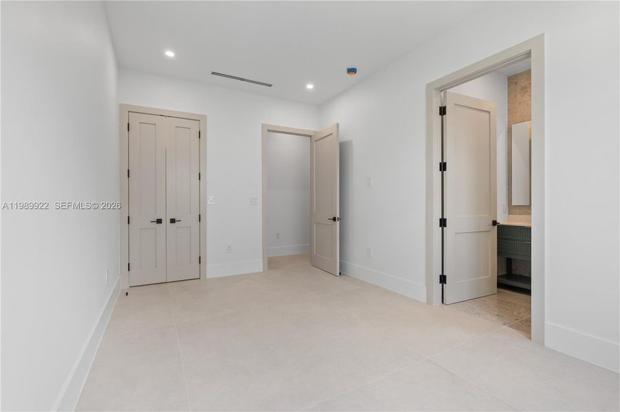 Spacious, unfurnished interior of a new home in , South Miami (Image 32).