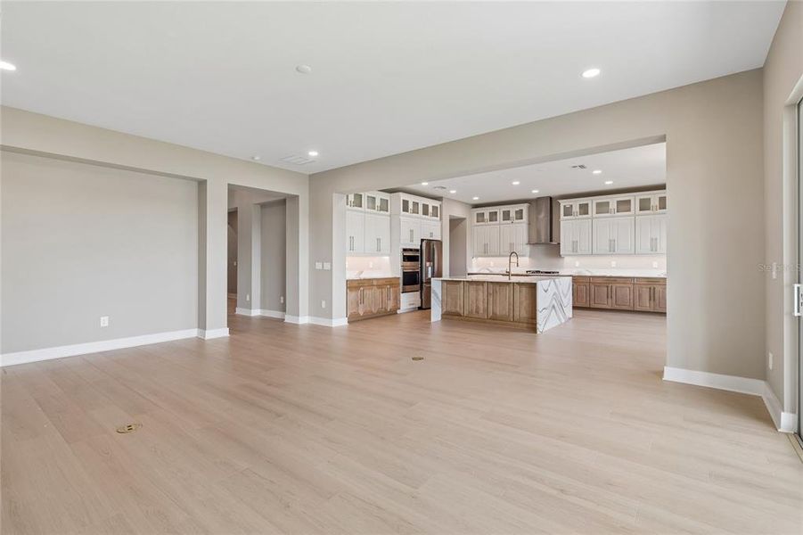 Spacious, unfurnished interior of a new home in Cassata Lakes, Nokomis (Image 9).