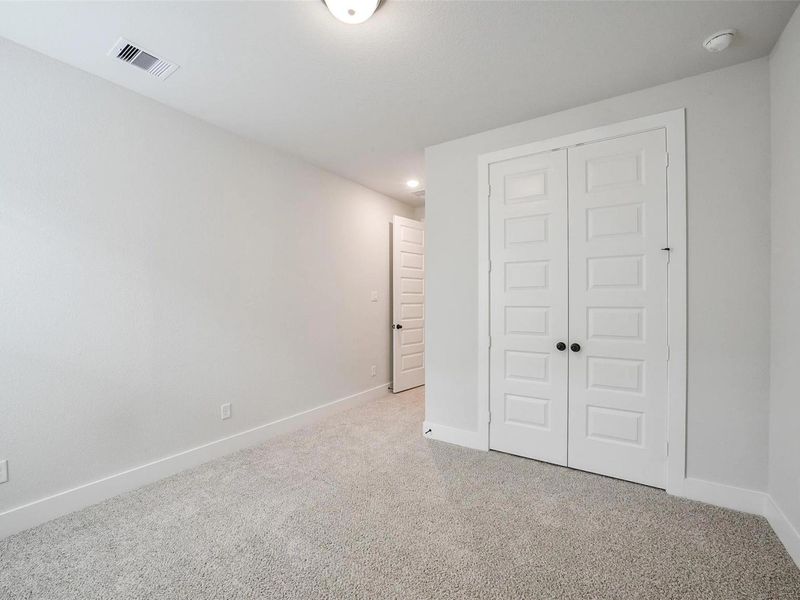 Spacious, unfurnished interior of a new home in Sierra Vista, Rosharon (Image 42).