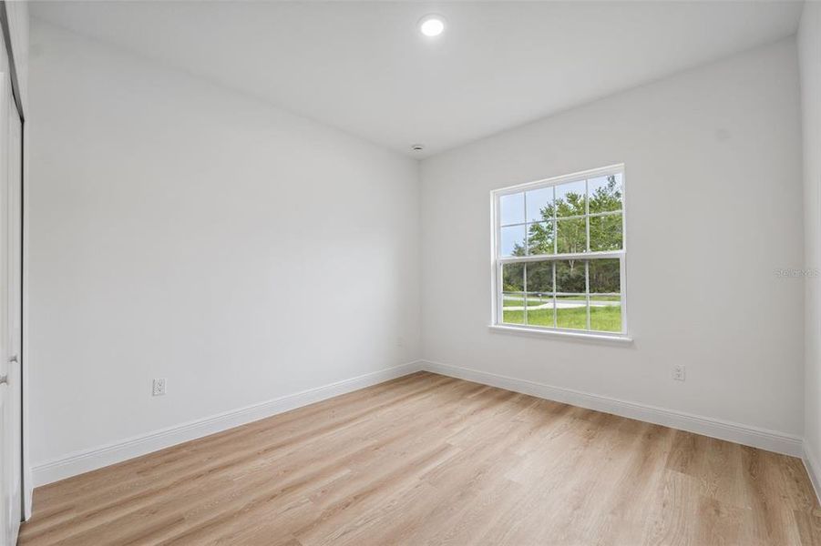 Spacious, unfurnished interior of a new home in , Ocala (Image 23).