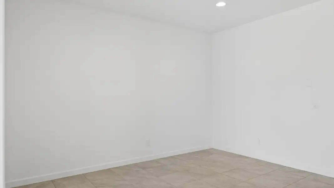 Spacious, unfurnished interior of a new home in Quail Ranch, San Tan Valley (Image 14).