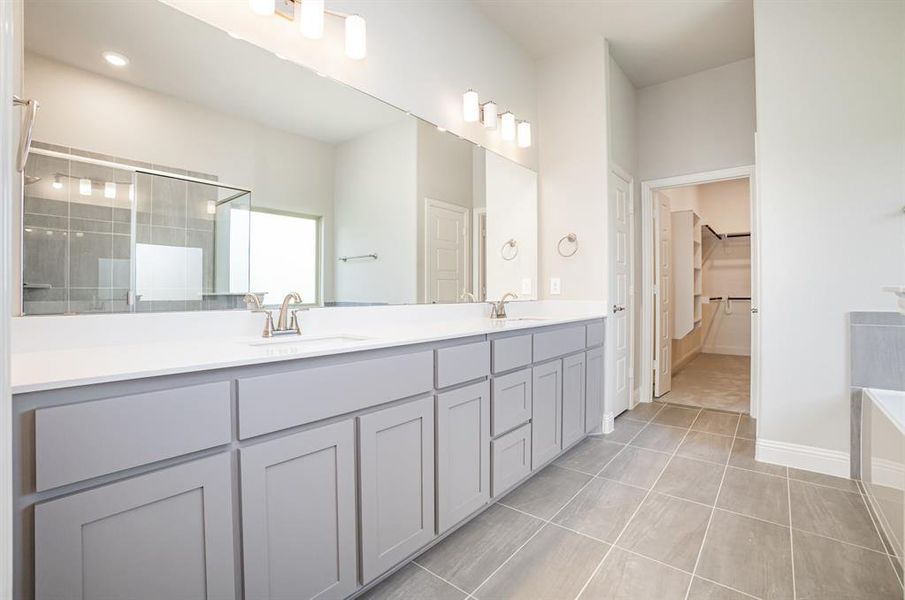 Furnished interior view inside a new home in , Waxahachie (Image 3).