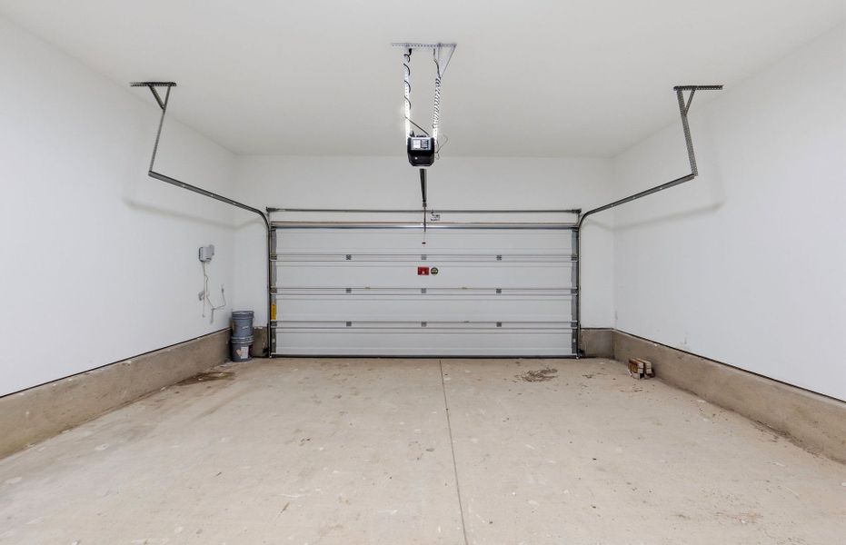 Spacious, unfurnished interior of a new home in Sun City Texas, Georgetown (Image 35).